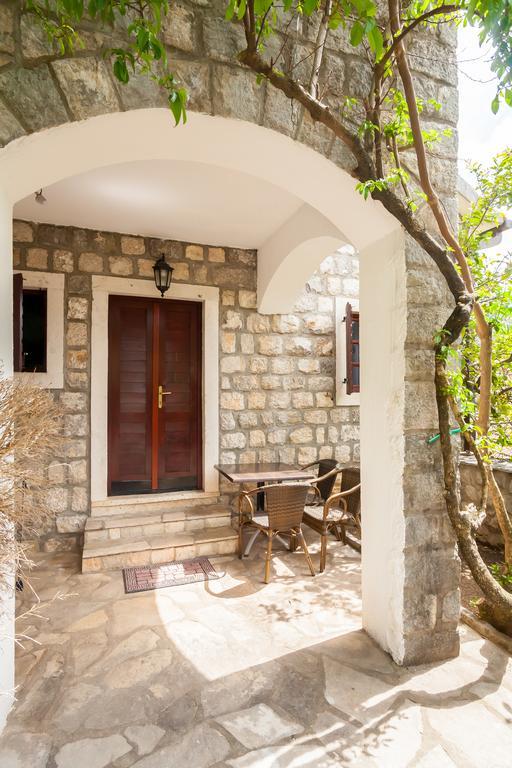 Villa & Apartments Perasto Exterior photo