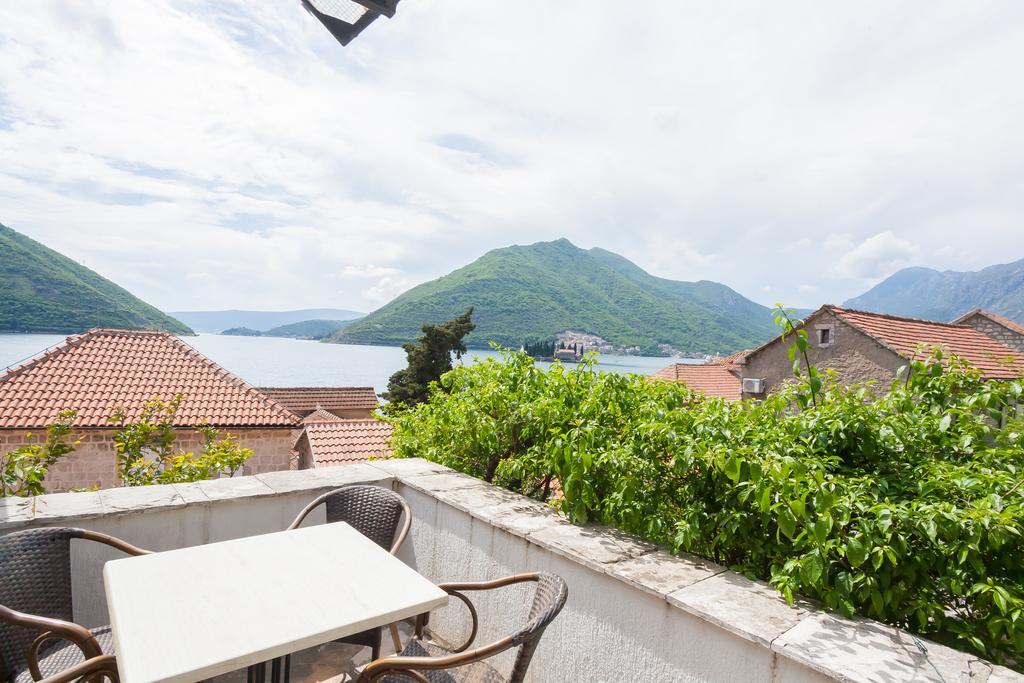Villa & Apartments Perasto Exterior photo