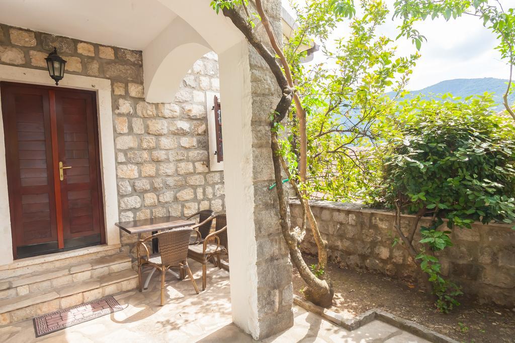 Villa & Apartments Perasto Exterior photo