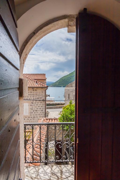 Villa & Apartments Perasto Exterior photo