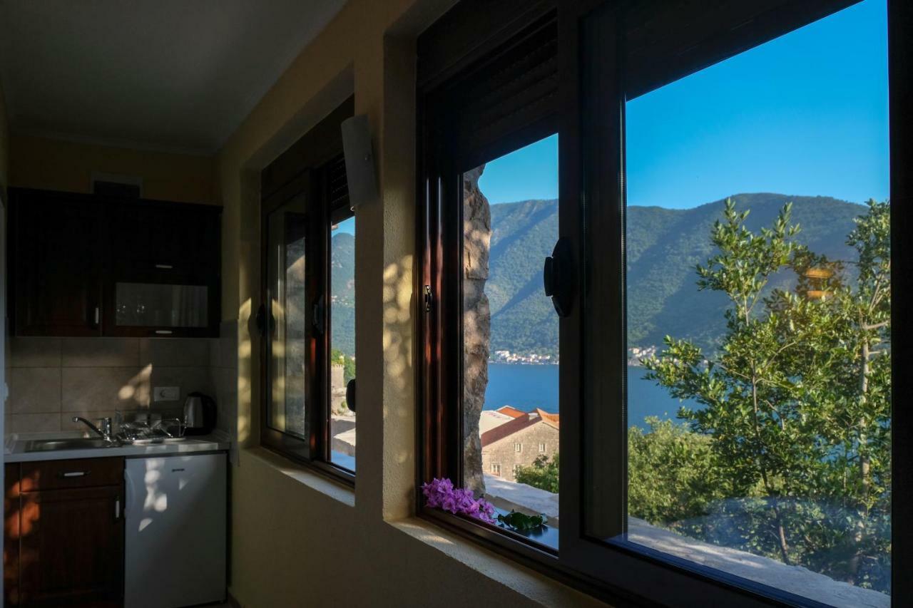 Villa & Apartments Perasto Exterior photo