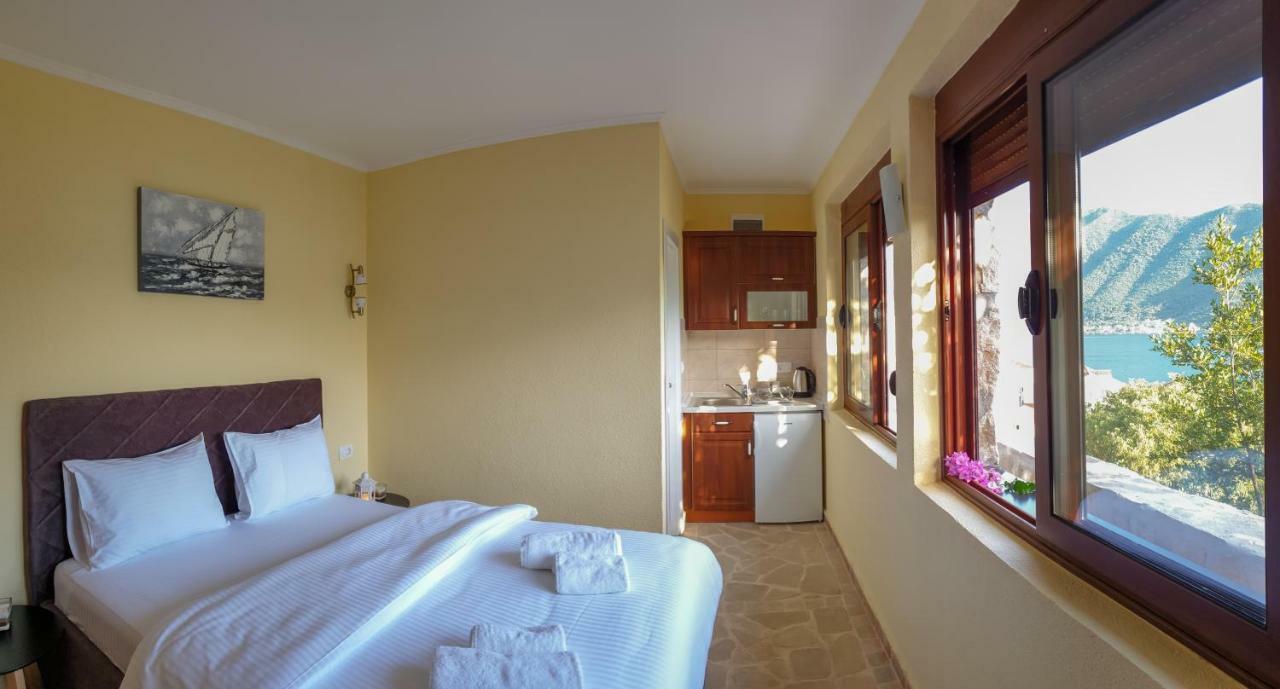 Villa & Apartments Perasto Exterior photo